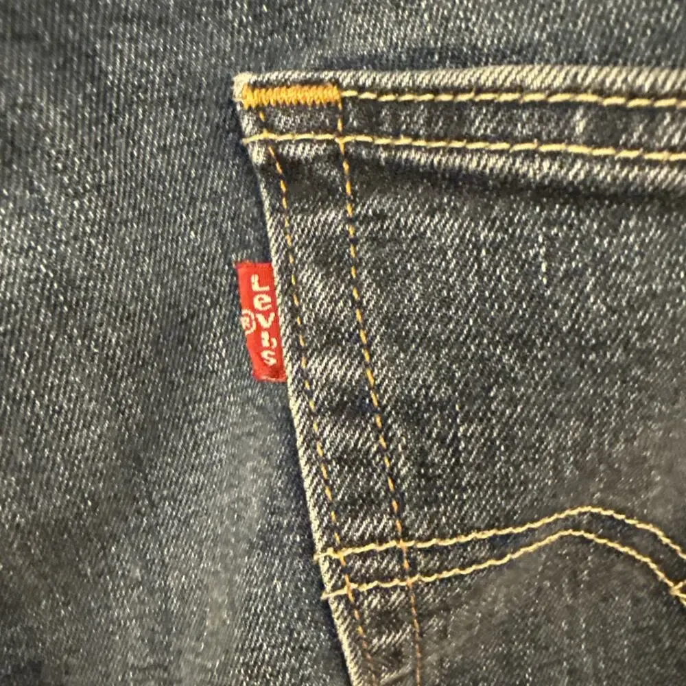 Men’ 505 Levi Strauss Jeans Dark Wash Size 34 X 30